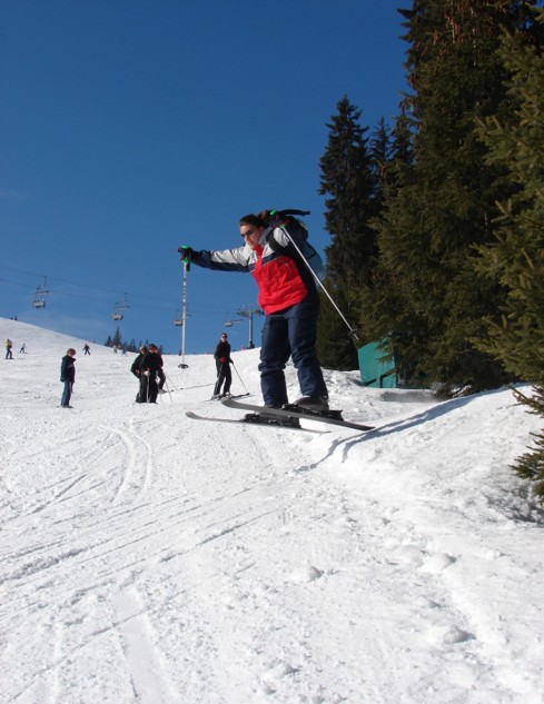 A group of students on the ski trip